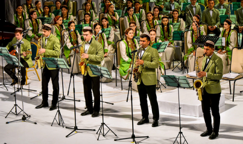 https://www.vestiabad.ru/news/8288/v-turkmenistane-predstavlen-pervyi-smeshannyi-orkestr-parahatchylyk-owazy