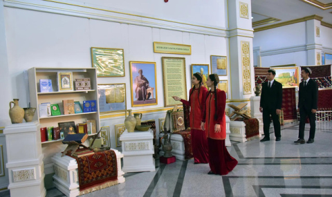 https://www.vestiabad.ru/news/9785/v-lebapskom-muzee-otkrylas-ekspoziciya-k-mezhdunarodnomu-godu-mira-i-doveriya