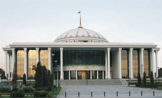 В Туркменистане открылась выставка классической живописи