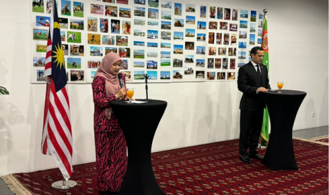 https://www.vestiabad.ru/news/7966/v-posolstve-turkmenistana-v-malaizii-proshlo-meropriyatie-v-chest-mahtumkuli-fragi