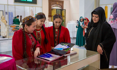 https://www.vestiabad.ru/news/6801/v-ashhabade-proshla-vystavka-turkmenskoi-i-iranskoi-mody-i-rukodeliya