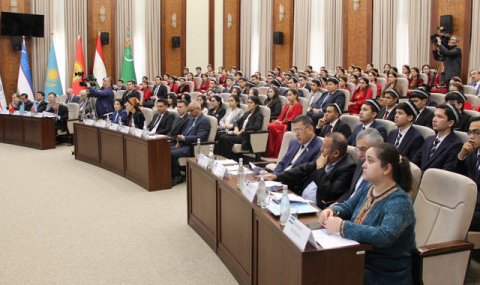 https://www.vestiabad.ru/news/7678/v-tashkente-pochtili-pamyat-velikomu-poetu-turkmenistana