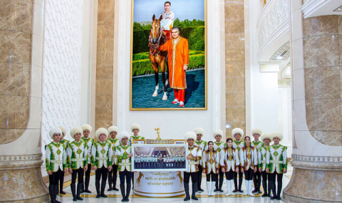 https://www.vestiabad.ru/news/9796/galkynysh-udostoen-fotografii-s-avtografom-geroyaarkadaga
