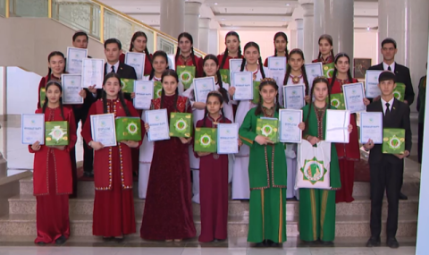 https://www.vestiabad.ru/news/10259/konkurs-krasota-mirnoi-strany-v-kraskah-proshel-v-turkmenistane