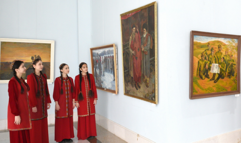 https://www.vestiabad.ru/news/9442/v-ashhabade-otkrylas-vystavka-mirnoe-nebo-mirnaya-strana