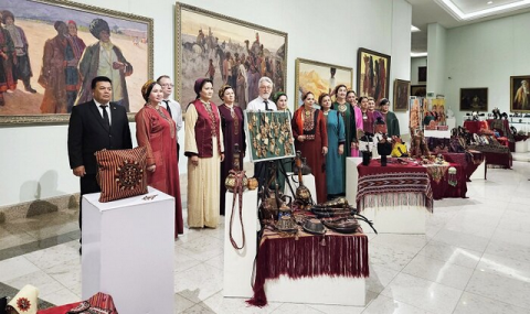https://www.vestiabad.ru/news/6474/v-ashhabade-sostoyalas-vystavka-posvyashchennaya-turkmenskomu-prikladnomu-iskusstvu