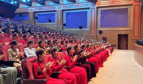 https://www.vestiabad.ru/news/7924/ashhabad-vstrechaet-dni-kultury-armenii-s-pokazami-zolotoi-kollekcii-kino