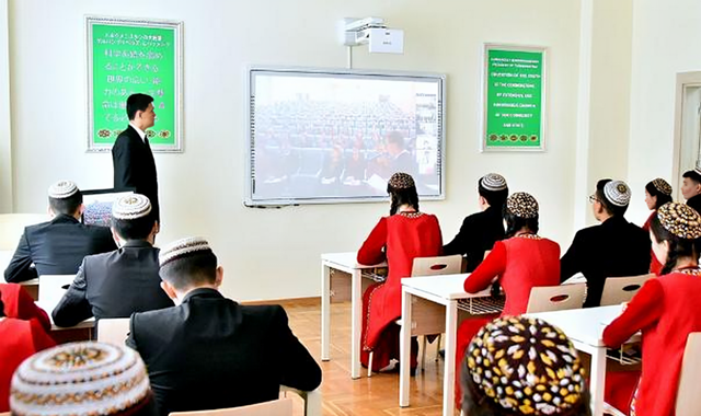 В Туркменистане повышают квалификацию преподавателей ВУЗов
