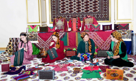 https://www.vestiabad.ru/news/6249/v-ashhabade-prodemonstrirovali-izdeliya-turkmenskih-masteric