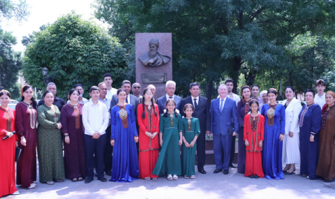 https://www.vestiabad.ru/news/6378/v-tashkente-sostoyalos-vozlozhenie-cvetov-k-pamyatniku-turkmenskogo-poeta