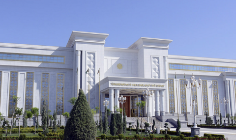 https://www.vestiabad.ru/news/11272/geroiarkadag-turkmenistana-provel-telefonnyi-razgovor-s-prezidentom-irana