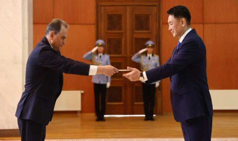 https://www.vestiabad.ru/news/11239/posol-turkmenistana-vruchil-veritelnye-gramoty-prezidentu-mongolii