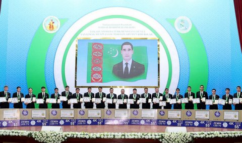 https://www.vestiabad.ru/news/4573/prezident-turkmenistana-prisvoil-pochetnye-zvaniya-hokkeistam-galkana