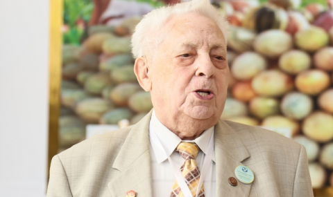https://www.vestiabad.ru/news/7218/akademik-ivan-kuzmin-oznakomilsya-s-dostizheniyami-umnogo-goroda-arkadag