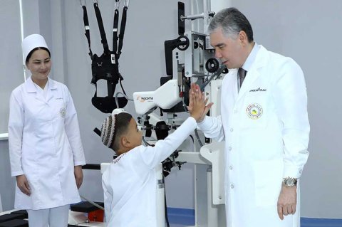 https://www.vestiabad.ru/news/1192/hurbanhul-berd-mukhamedov-poobschalsia-s-yun-my-patsyentamy-v-horode-arkadah